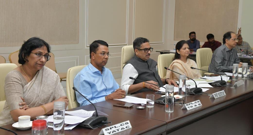 Telangana CS reviews arrangements for Independence Day celebrations at Golconda Fort