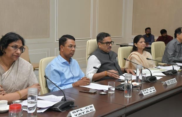Telangana CS reviews arrangements for Independence Day celebrations at Golconda Fort