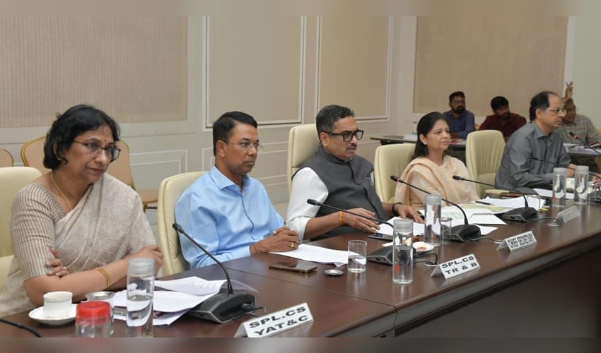 Telangana CS reviews arrangements for Independence Day celebrations at Golconda Fort