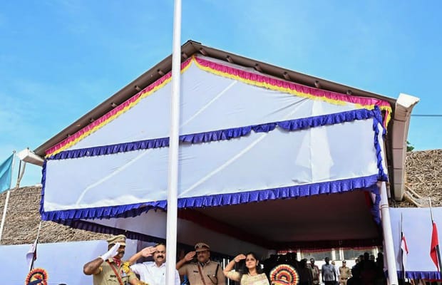 Thiruvananthapuram: CM V.D. Satheesan hoists Tricolour on Independence Day