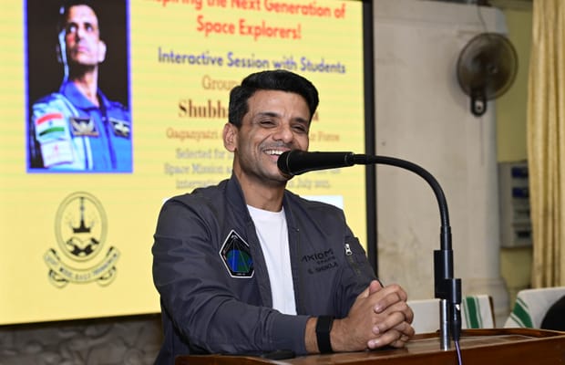 Thiruvananthapuram: Shubhanshu Shukla interacts with students