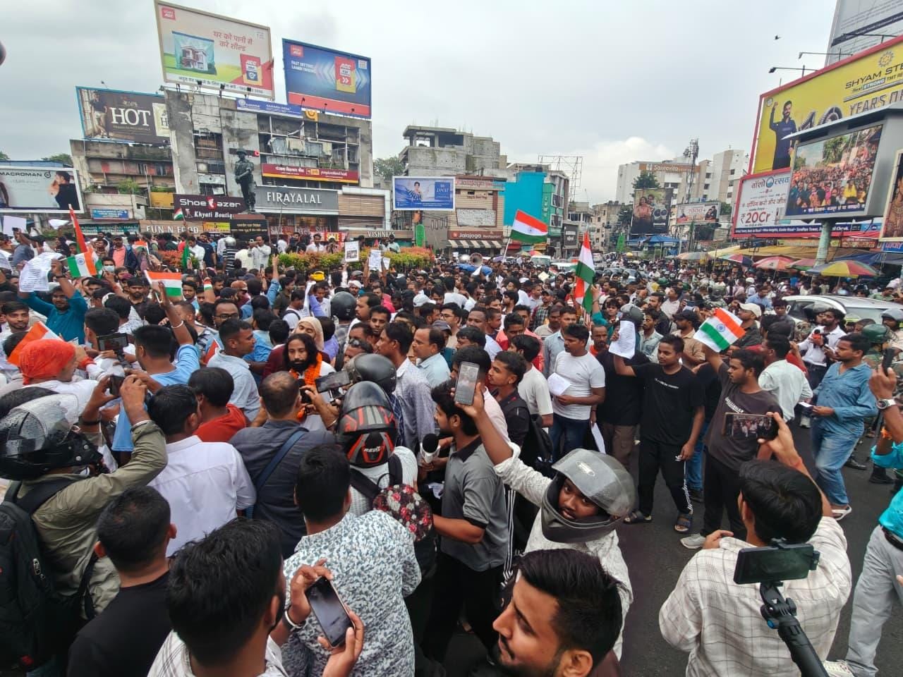 Thousands of job aspirants warn of Jantar Mantar type protest over exam irregularities in Jharkhand