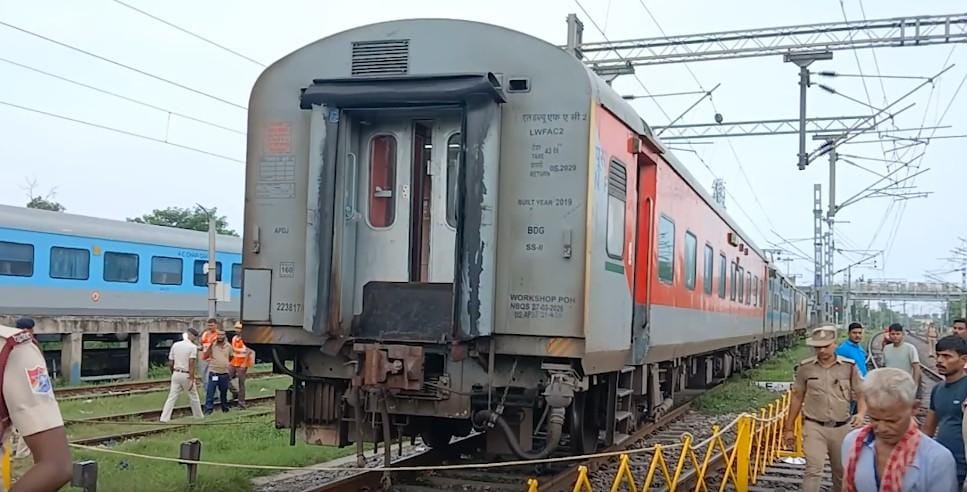 Three coaches of Mahananda Express derail in Bihar's Arrah; no casualties reported