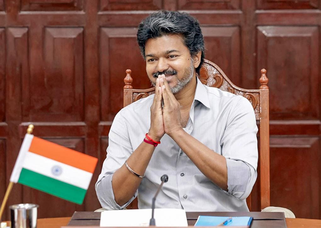 TN CM presents Rs 80 lakh incentives to Commonwealth medal winners (Photo: IANS)