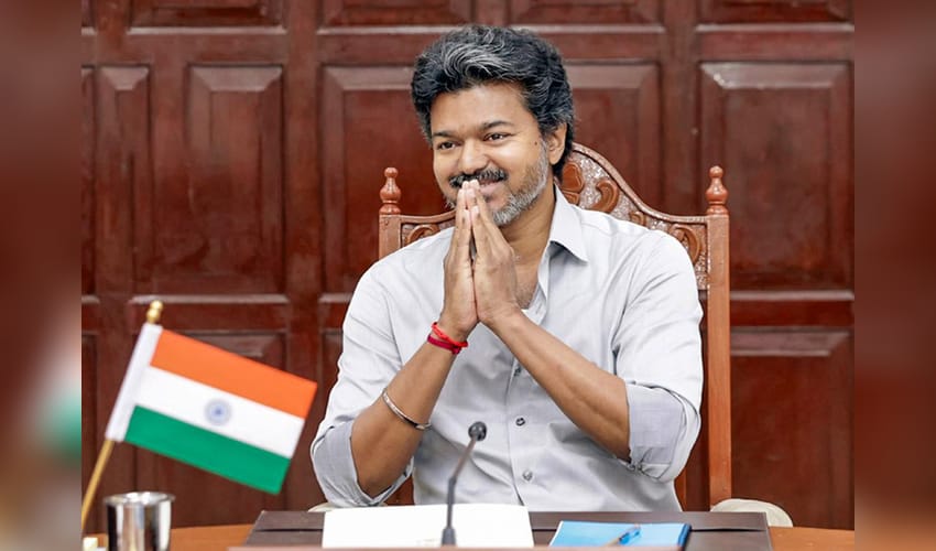 TN CM presents Rs 80 lakh incentives to Commonwealth medal winners (Photo: IANS)