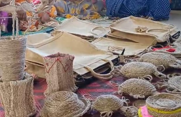 Tripura: 20-day program trains Sipahijala women from SHGs in jute bag making (Photo: IANS)