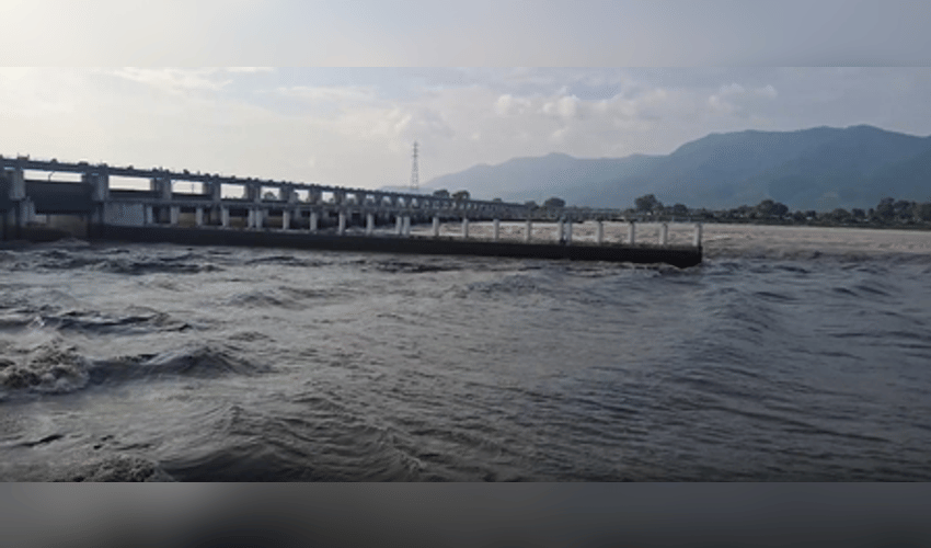 Two youths missing after being swept away crossing flooded diversion in Bihar's Bhojpur