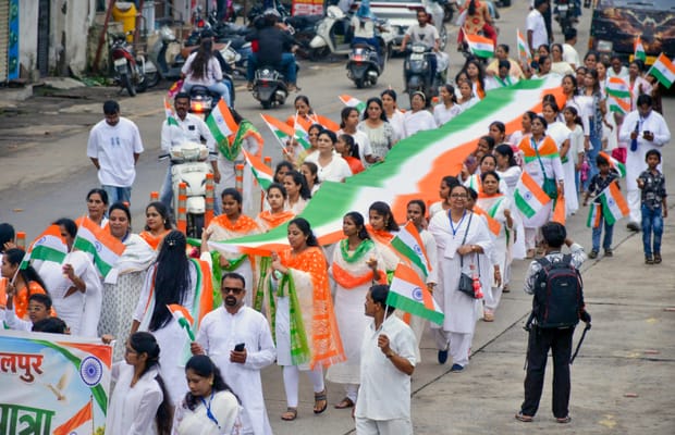 UP: Over 30,000 women from SHGs craft 19 million Tricolours, ahead of I-Day celebrations (Photo: IANS)
