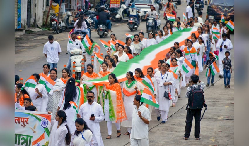 UP: Over 30,000 women from SHGs craft 19 million Tricolours, ahead of I-Day celebrations (Photo: IANS)