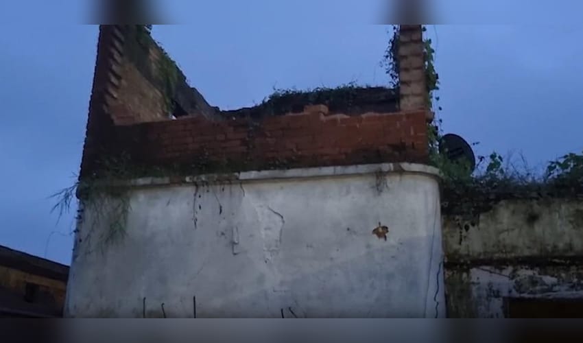 UP: Six killed, one injured after 100 year-old house collapses in Pratapgarh amid heavy rainfall