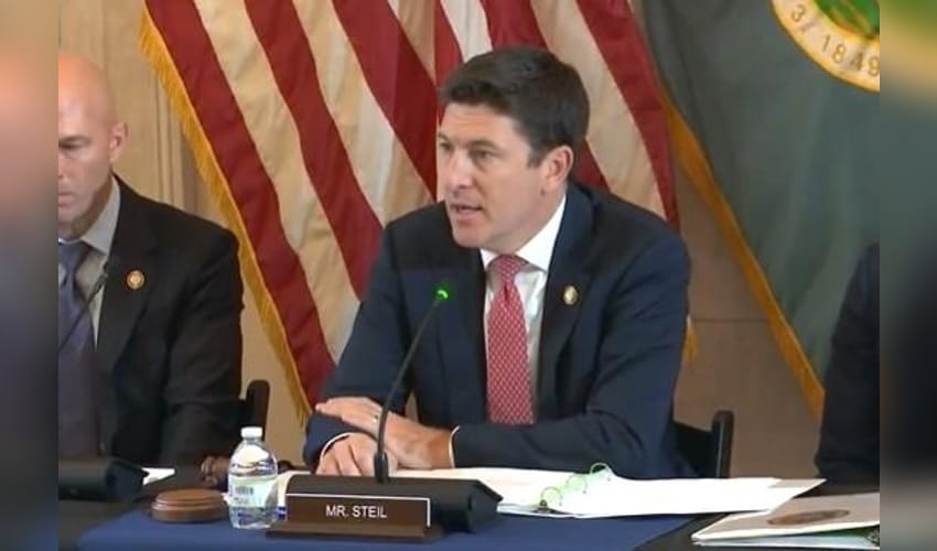 US lawmakers push Senate to clear crypto bill