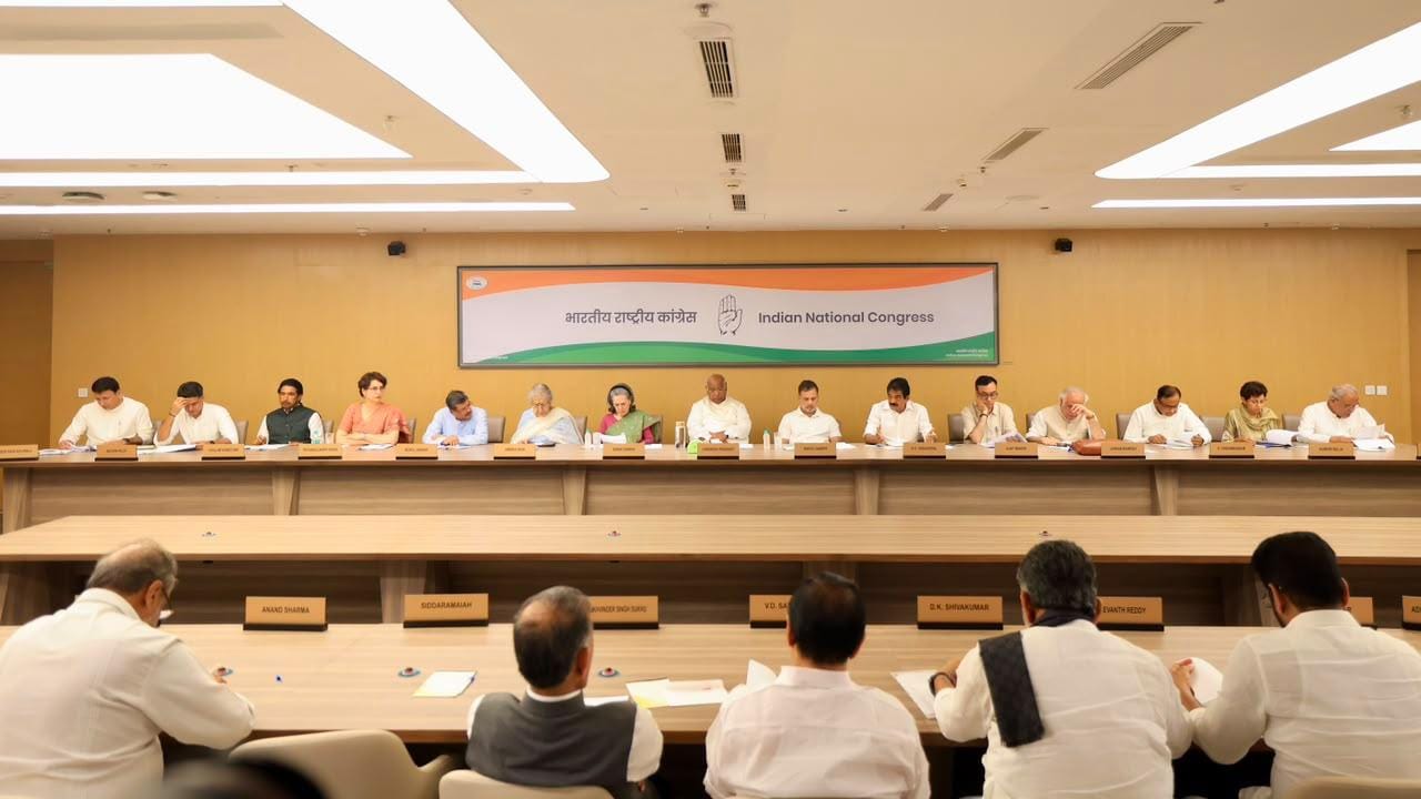Vande Mataram row: Karnataka Congress backs two-stanza decision; BJP criticises move