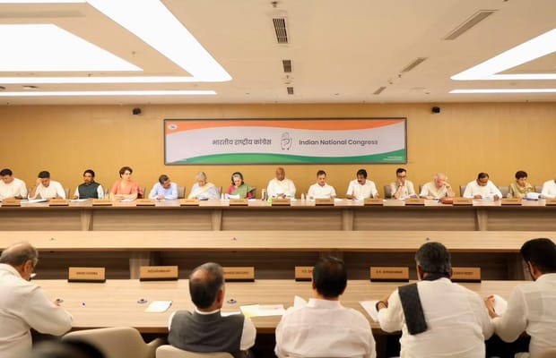 Vande Mataram row: Karnataka Congress backs two-stanza decision; BJP criticises move