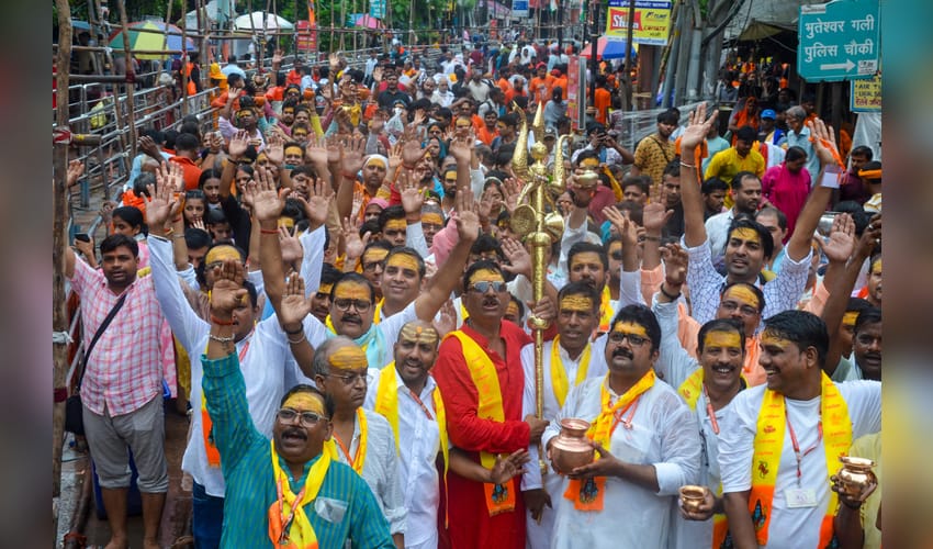 Varanasi: Devotees at Kashi Vishwanath Temple