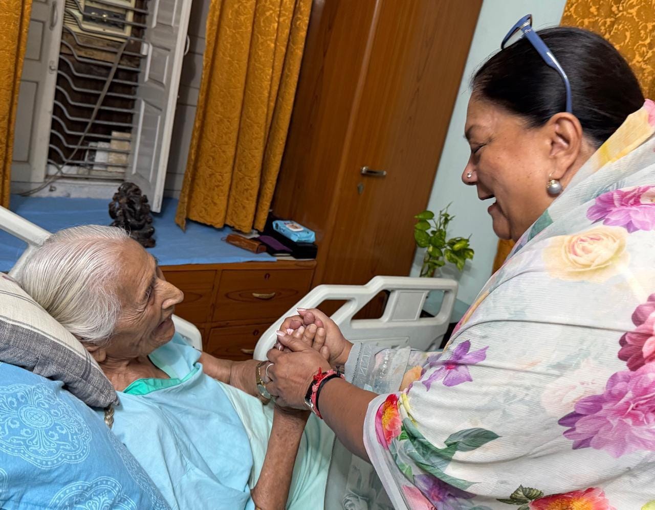 Vasundhara Raje visits 97-year-old former Speaker Sumitra Singh, reminisces about years in public life