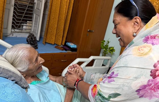 Vasundhara Raje visits 97-year-old former Speaker Sumitra Singh, reminisces about years in public life
