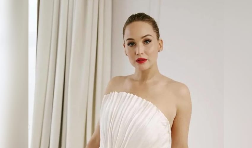 When Jennifer Lawrence was put in jail for 5 hours over visa irregularity