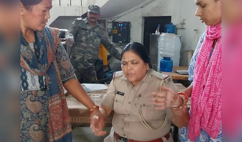 Woman police station in charge in Jharkhand’s Khunti caught taking Rs 50,000 bribe