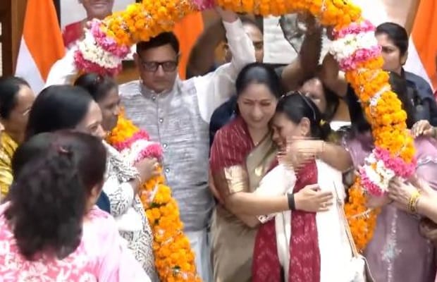 Women get emotional after meeting Delhi CM; bicycles distributed under Vidya Vahini scheme