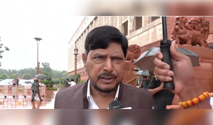 Wrong to label entire community: BJP, RJD slam Maulana Rashidi for 'Kanwariya's terrorist' remark