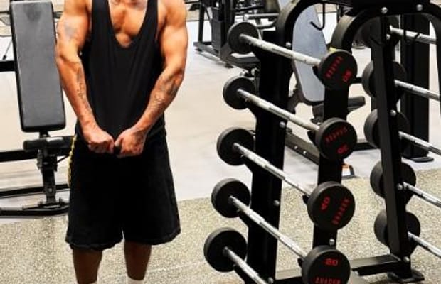 Yo Yo Honey Singh flaunts muscles as he preps for London Fashion Week